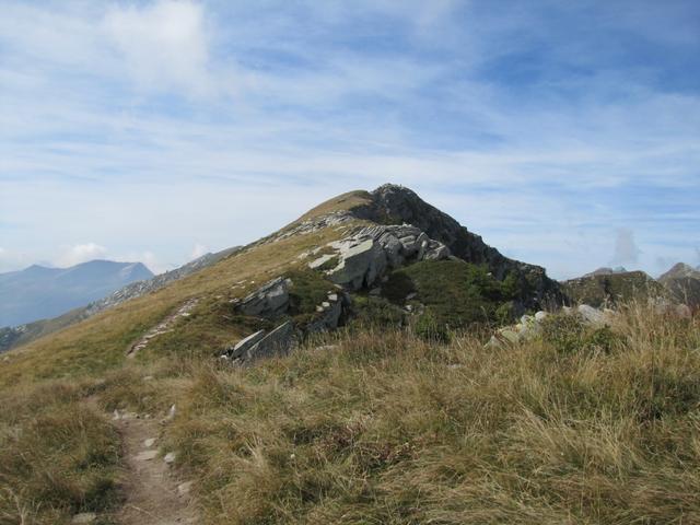 vor uns der Gipfelaufbau des Pilone