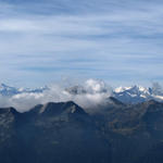 schönes Breitbildfoto mit Blick zu den Walliser Eisriesen
