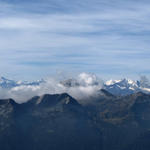 schönes Breitbildfoto mit Blick zu den Walliser Eisriesen