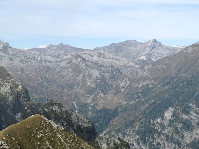 Blick Richtung Passo della Cavegna, das ins Valle di Campo führt