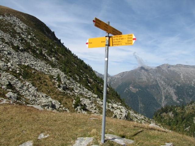 Wegweiser auf dem Passo del Bùsan 2006 m.ü.M. weiter geht es nun zum Laghetto dei Saléi