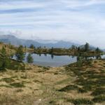 in einer schönesn Mulde liegt dieser malerische Bergsee