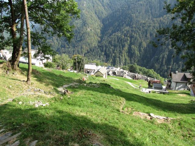 Blick auf Spruga im Val Onsernone. Eine schöne Wanderung geht zu Ende