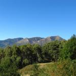 Blick auf der anderen Talseite zum Monte Tamaro. Dort oben waren wir auch schon