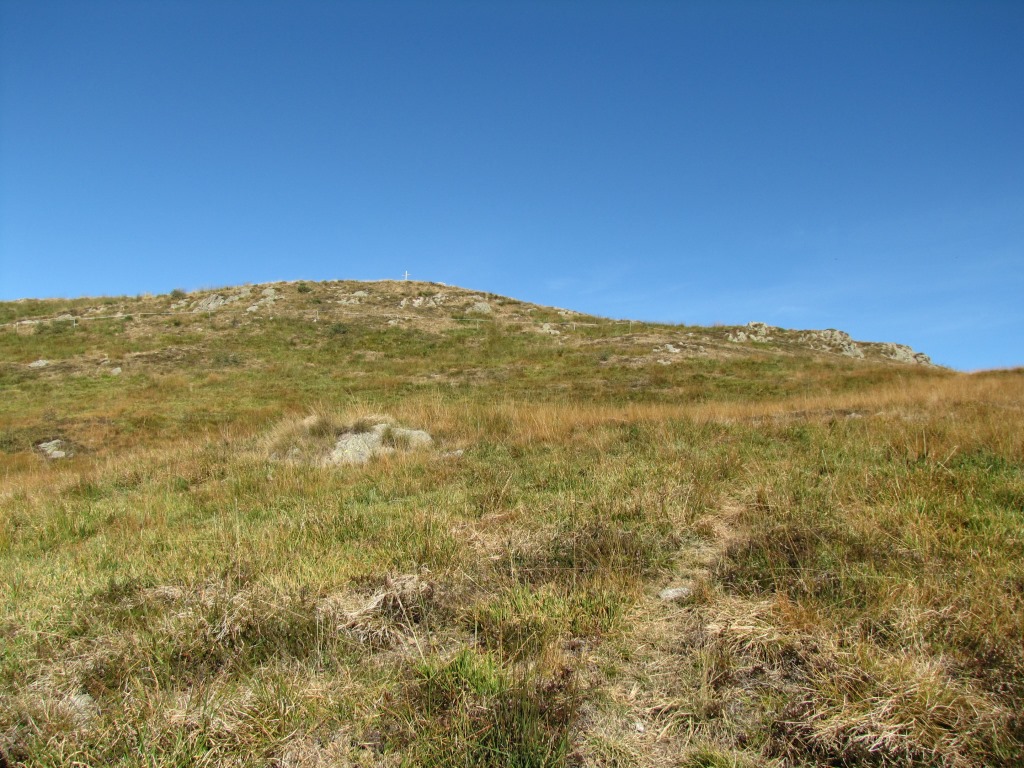 am Horizont taucht die Cima di Medeglia auf