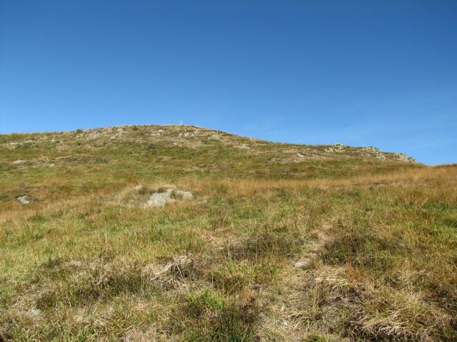 am Horizont taucht die Cima di Medeglia auf