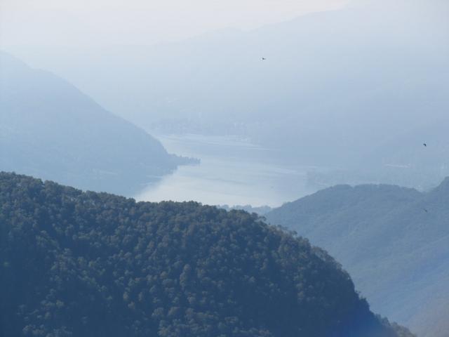 Blick auf den Lago di Lugano. Leider hat es ein bisschen Dunst