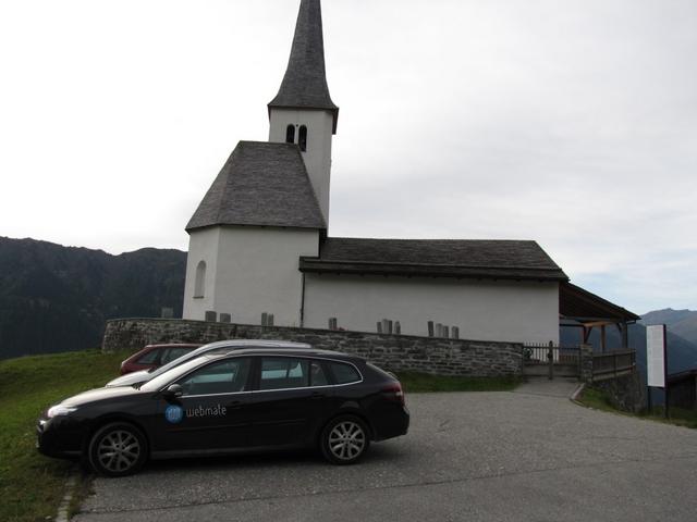 bei der schönen Kirche in Tenna im Safiental. 1350 siedelten sich die ersten Wallser in Tenna an