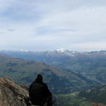 schönes Breitbildfoto mit Blick in die Surselva und Düssi, Tödi und viele andere mehr