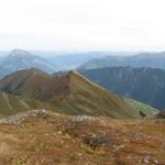 vor uns die Nolla und weiter hinten der Haldensteiner Calanda. Dort oben waren wir auch schon