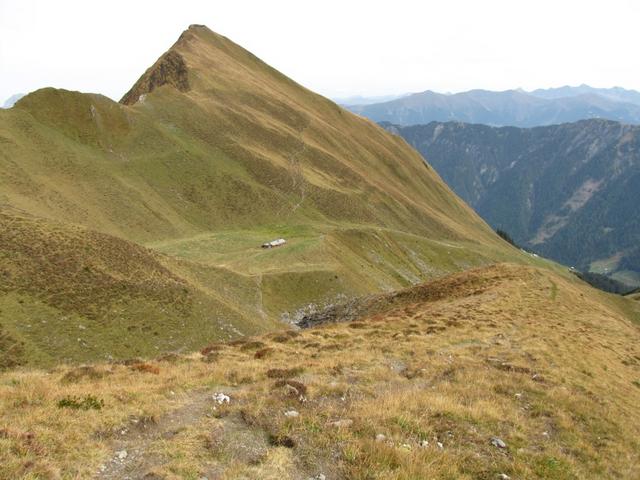 Blick auf die Tällihütte und die Nolla