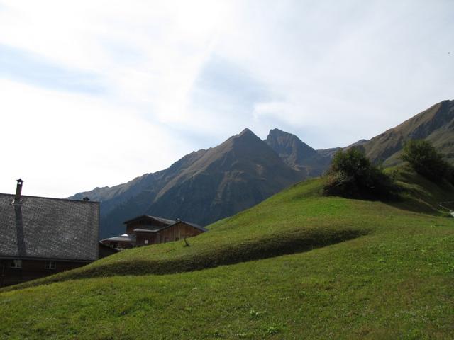 Blick zurück zum Oberhorn und den Piz Fess