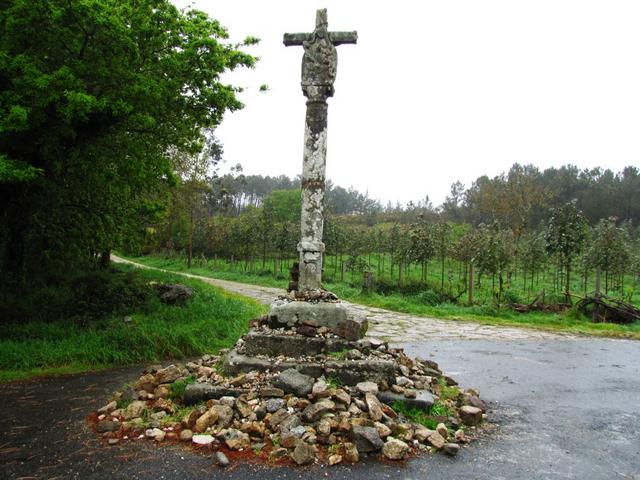 ein altes Doppelkreuz am camino. Unzählige Kreuze haben wir auf dem Weg angeschaut