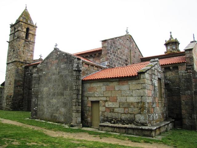 die romanische Kirche Santa María das Áreas