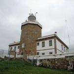 der Lichtstrahl des 17 m hohen Leuchtturm, reicht rund 57 km weit ins Meer hinaus