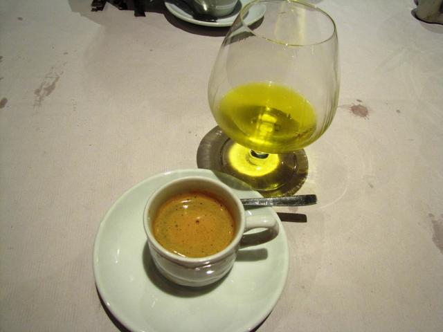 und am schluss ein guter Kaffee und ein Orujo de hierbas