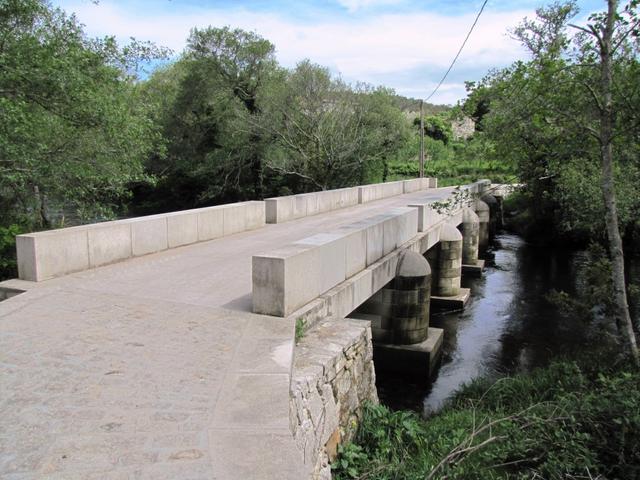 nein keine Angst, es wurde eine neue Brücke über den kleinen Fluss erstellt