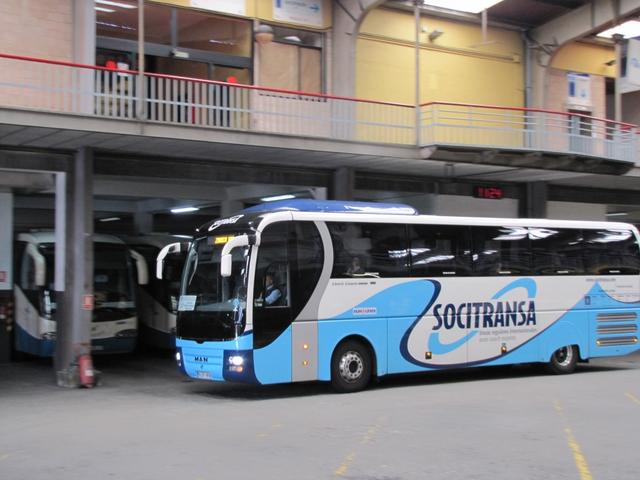 unser Bus erscheint. Er wird uns mit einer 36 stündigen Fahrt in die Schweiz bringen