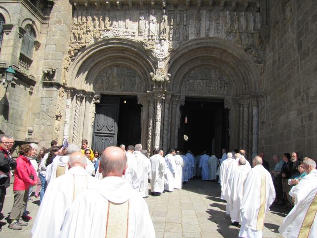 die Prozession hat als Ziel die Kathedrale von Santiago