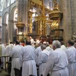 die Kirche ist bis auf den letzten Platz besetzt