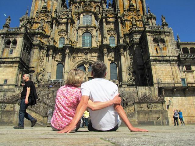 wir geniessen diesen Moment, noch einmal vor der Kathedrale zu stehen bzw. sitzen