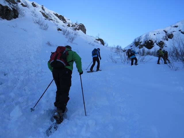 über einen steilen Couloir führt der Weg nun aufwärts Richtung Ober Stafel