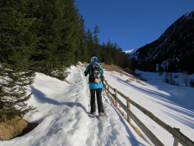 bei Langwies führt der Weg sofort aufwärts