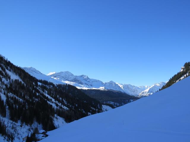 Blick zurück Richtung Arosa. Das Schiesshorn ist auch ersichtlich. Dort oben waren wir auch schon