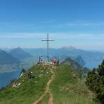 Gipfel und Gipfelkreuz auf der Rigi Hochflue 1698 m.ü.M.