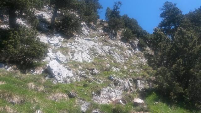 Blick hinauf zum gesicherten Weg 1565 m.ü.M.
