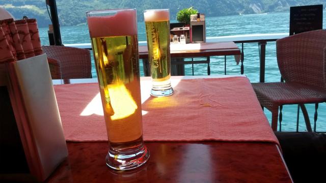 auf der sehr schönen Terrasse des Steak House Seegarten in Gersau haben wir den Durst gelöscht