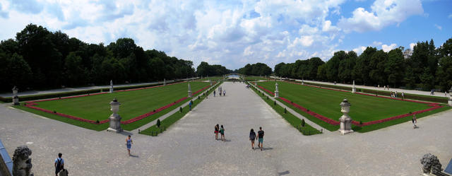 Breitbildfoto vom Nymphenburger Schlosspark