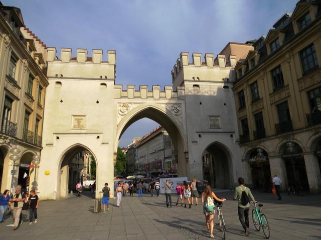 das Karlstor am Karlsplatz (Stachus) ist eines der alten Münchner Stadttore