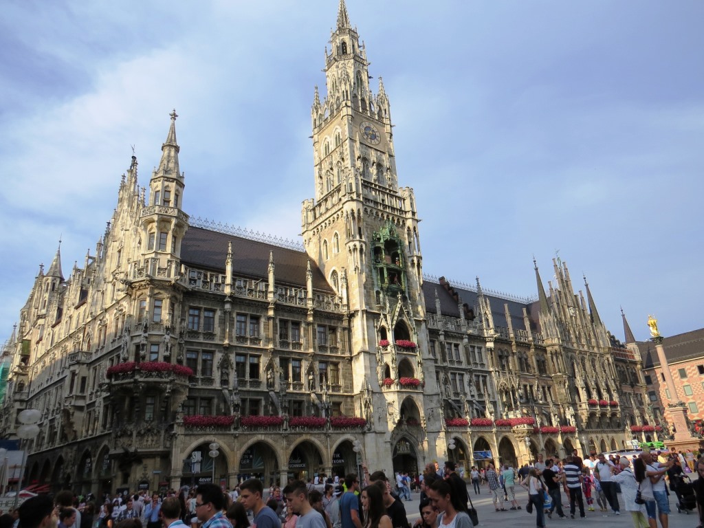 der Marienplatz mit Rathaus