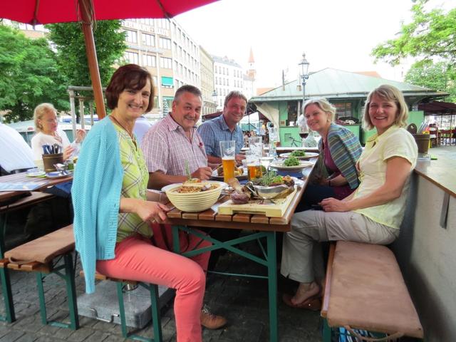 mit Rita, Annemarie, Helmut und Pep (unsere Pilgerfreunde), haben wir einen lustigen Abend in München verbracht