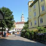 Blick vom Viktualienmarkt auf die Kirche St. Peter