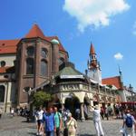 beim Viktualienmarkt mit Blick auf das alte Rathaus