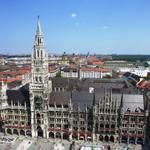 Sicht auf den Marienplatz und Rathaus