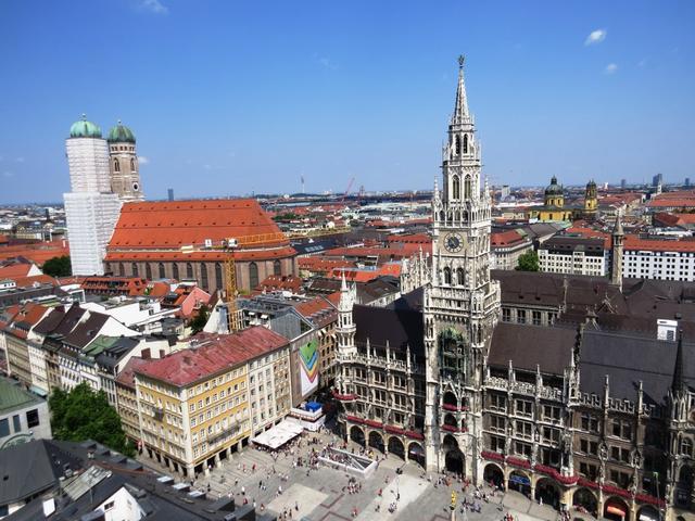Sicht auf den Marienplatz und die Frauenkirche
