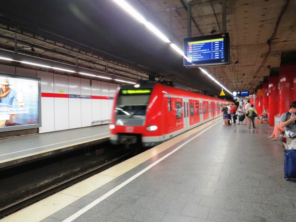 die erste Etappe München - Venedig lassen wir aus. Wir fahren mit der S-Bahn nach Wolfratshausen