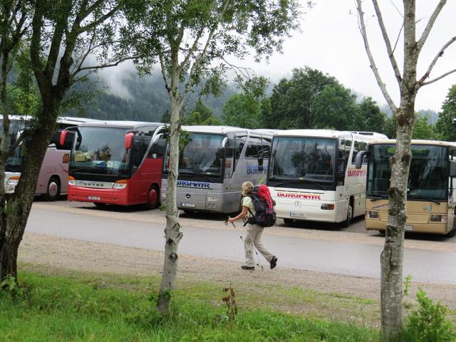 erreichen wir den grossen Parkplatz bei der Brauneck Talstation