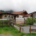 diverse Gasthöfe laden hier zum Essen ein. Bei schönem Wetter ist hier sicher etwas los