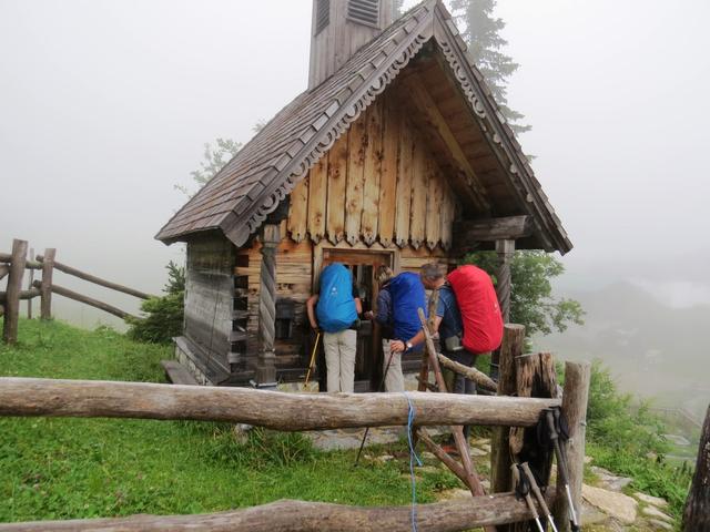 wir erreichen eine kleine Kapelle