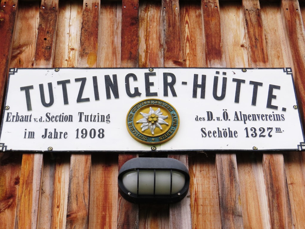 nach 21 km, 6 1/4 Std, 470m aufwärts und 570m abwärts, erreichen wir die Tutzinger Hütte