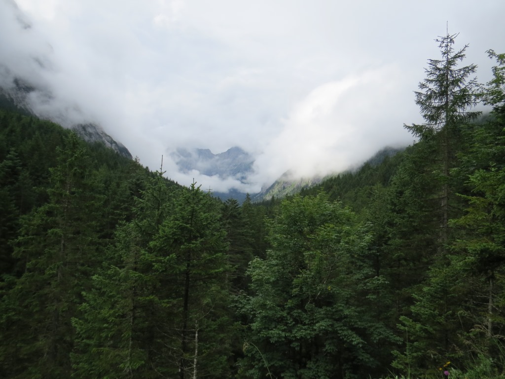 bei schönem Wetter würde man nun die Birkkarspitze sehen