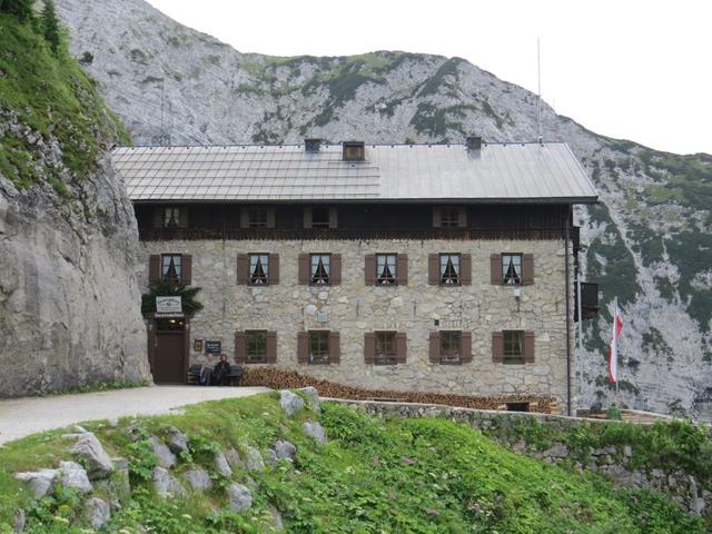 wir haben das Karwendelhaus 1765 m.ü.M. erreicht