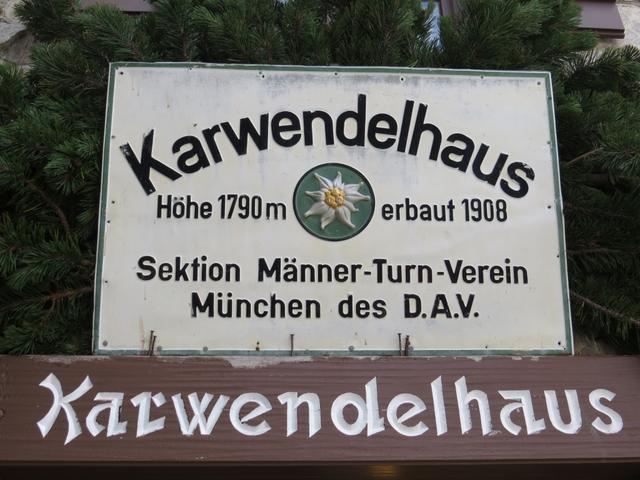 nach 14 km, 4 1/2 Std, 837m aufwärts und 50m abwärts, erreichen wir das Karwendelhaus