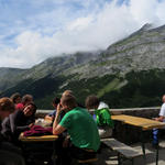 Breitbildfoto von der Terrasse des Karwendelhaus aus gesehen