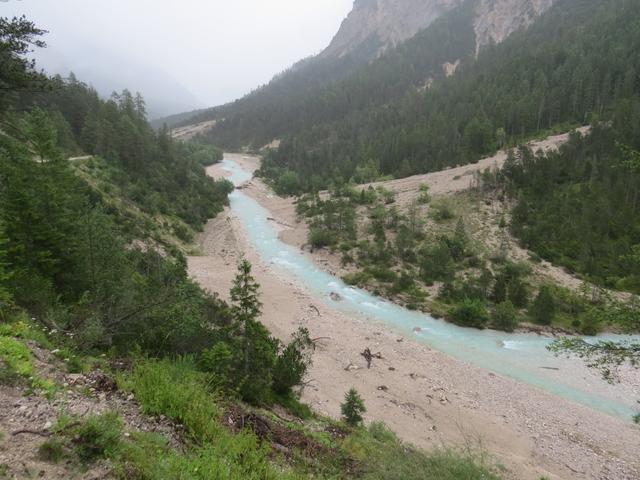 die Isar schlängelt sich durch das schöne Hinterautal. Bei schönem Wetter eine Augenweide