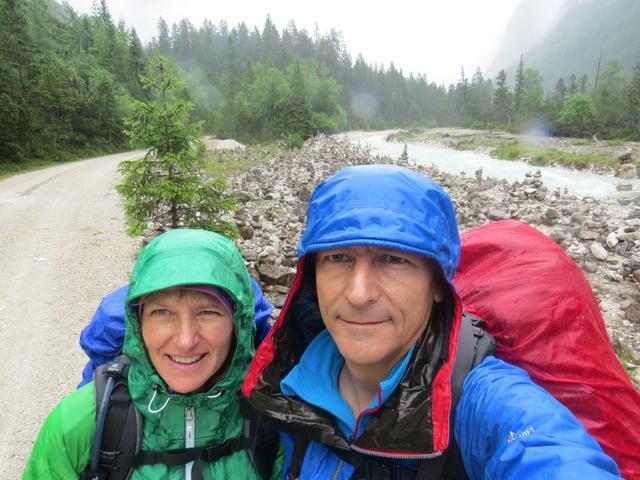 trotz dem schlechtem Wetter, geniessen wir den Traumpfad